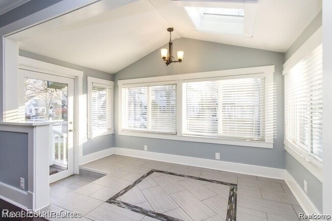 Photo - 1183 Bird Ave