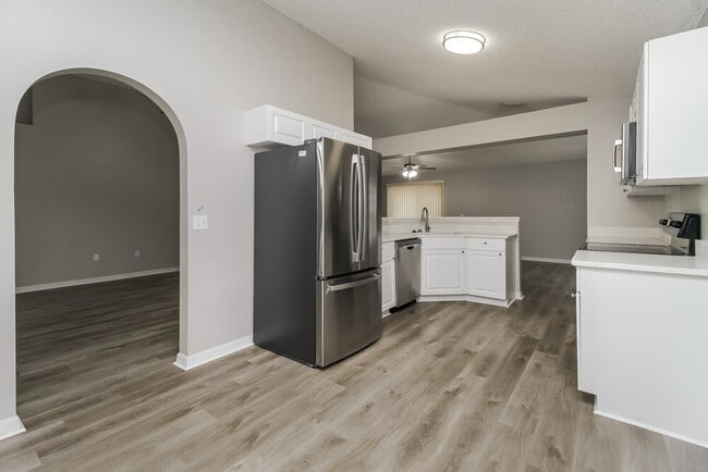 Photo - 932 Vanderbilt Dr