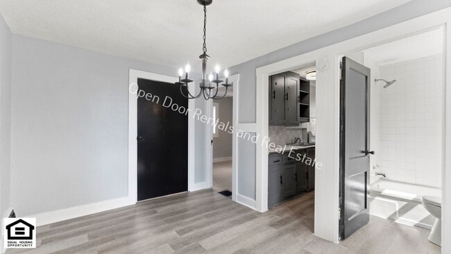 Photo - 2144 Edgehill Ave Unit 2144 Edgehill Ave -  B