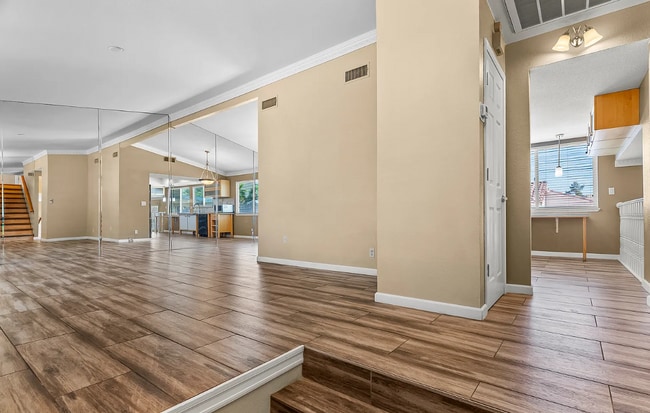 Sala de estar - 7474 Puritan Ave