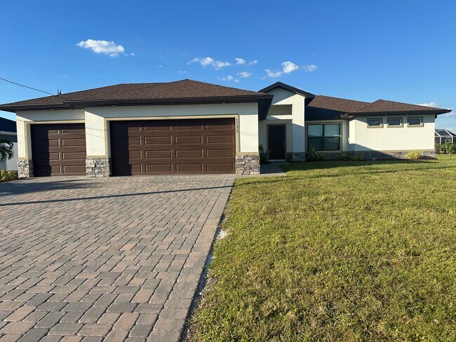 Building Photo - 4 Bedroom 2 Bathroom 3 Car Garage- NW Cape...