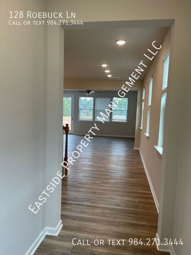 Photo - 128 Roebuck Ln