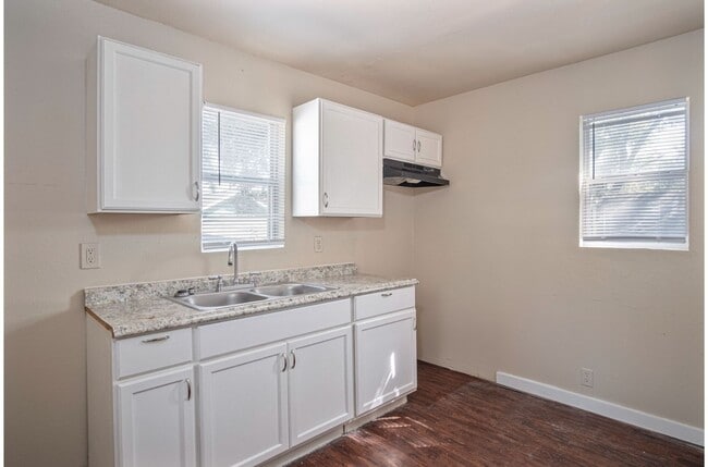 Building Photo - 526 Cooper St Unit A