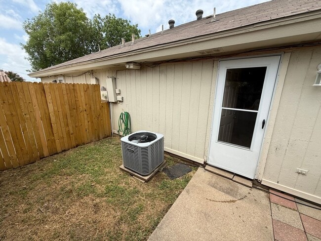 Photo - Charming 2-bedroom 2-bath brick duplex "ARLINGTON"