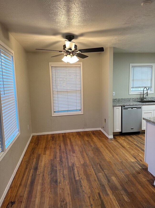 Photo - 3420 25 Unit 3420 25th