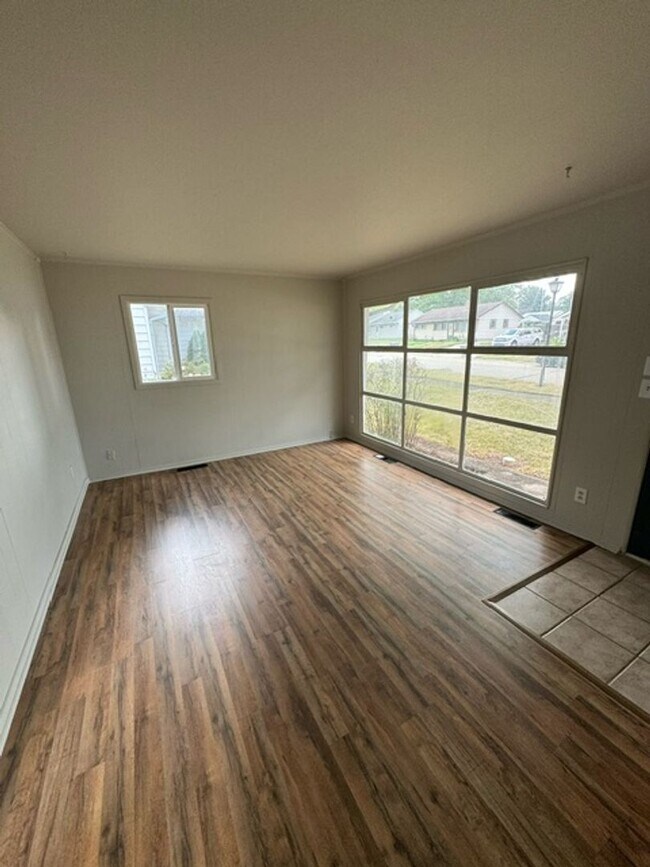 Photo - 2103 Hazelwood Ave