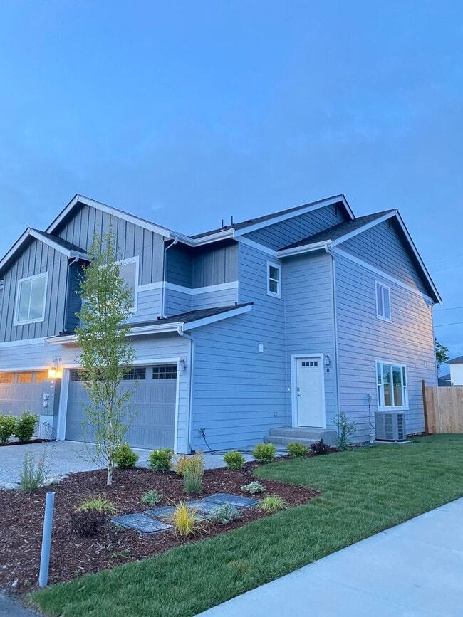 Lake Stevens Townhome Duplex within minute... Townhome Rental in Lake