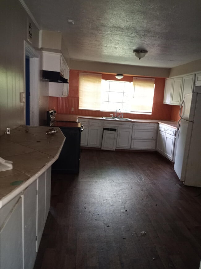 Photo - 304 Lawrence Rd