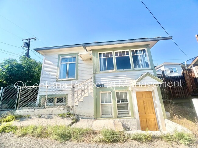 Quaint 2-bedroom cottage located in uptown... - Quaint 2-bedroom cottage located in uptown... House