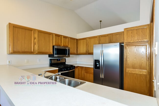 Photo - 2737 Douglas Dr N