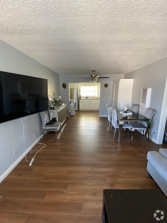 Building Photo - 7137 Bellaire Ave Rental