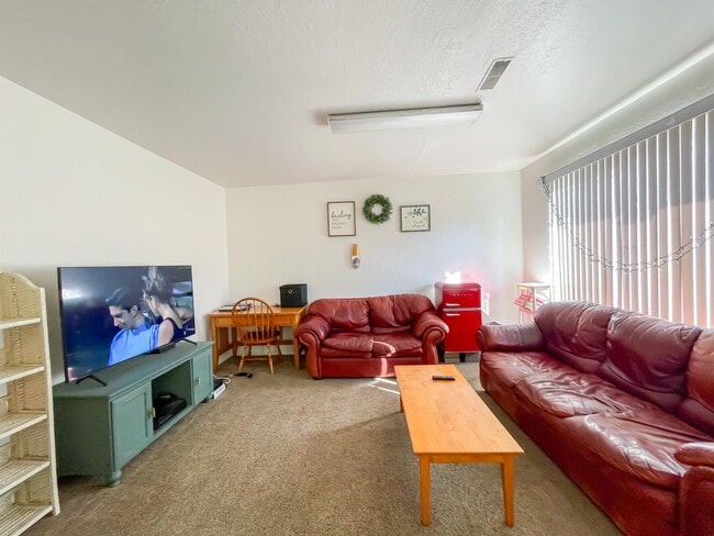 Photo - 830 N 100 W St