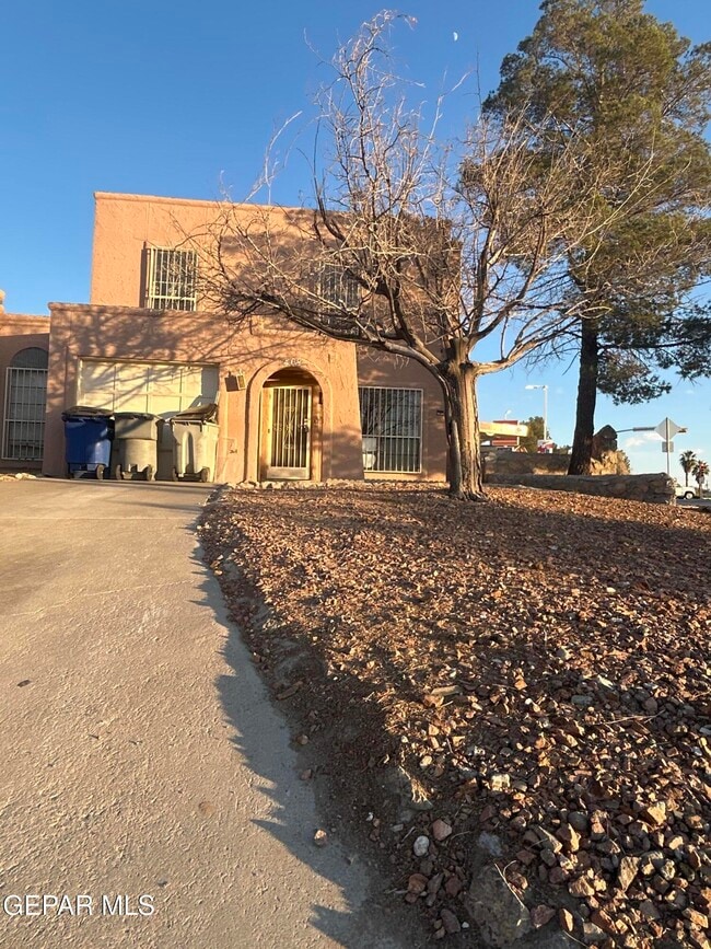 Photo - 408 N Resler Dr