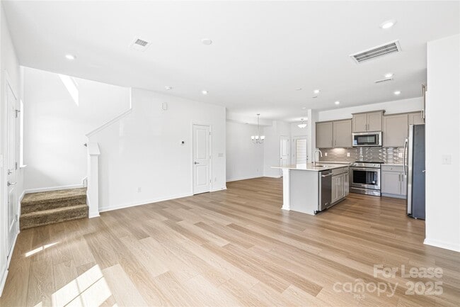 Photo - 16341 Leading St