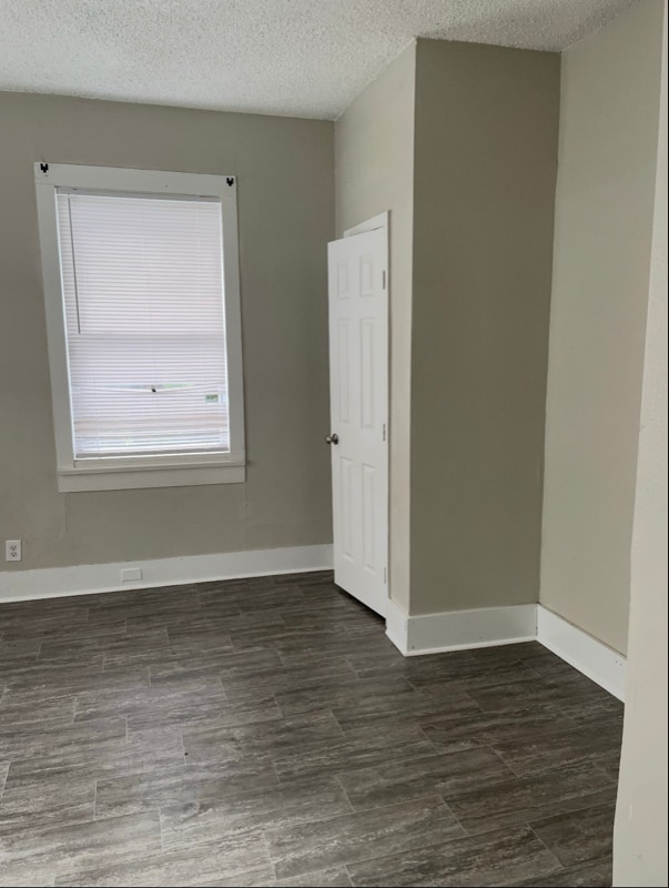 Building Photo - 954 Baltimore St