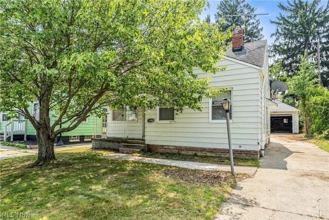 Photo - 15902 Maplewood Ave
