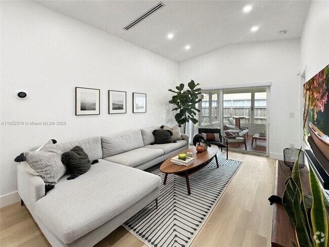 Building Photo - 10831 SW 159th Terrace Rental