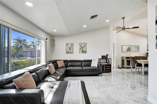 Photo - 7909 NW 19th St