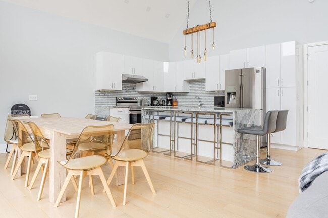 Photo - Luxury 5-Bedroom Retreat on 6.5 Acres — Fu...