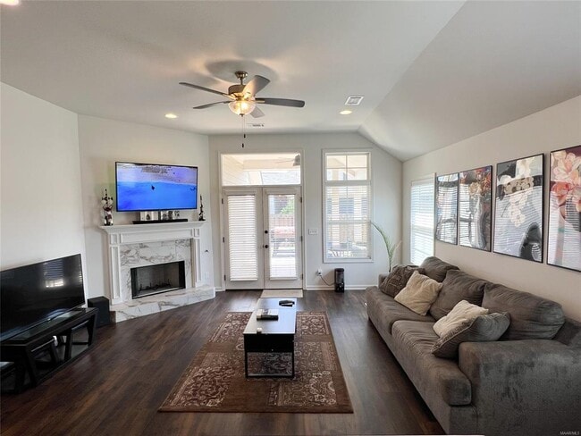 Photo - 901 Hedgefield Way