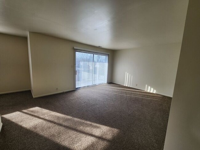 Photo - 2 Bedroom Across from Baesler's and Meadow's Shopping Center
