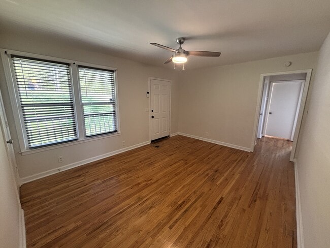 Photo - 2718 Oakwood Ave