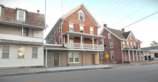 Photo - 1 N Main St House