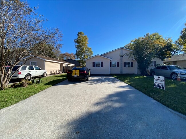 Building Photo - 311 Willowick St