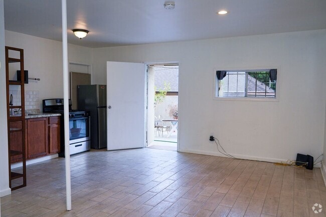 Building Photo - 161 1/2 N Hoover St Unit 1 Rental