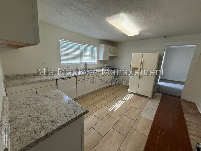 211 W 59th St