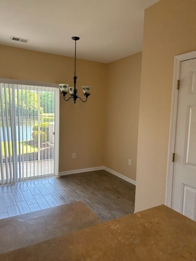 Photo - 160 Chenoa Dr