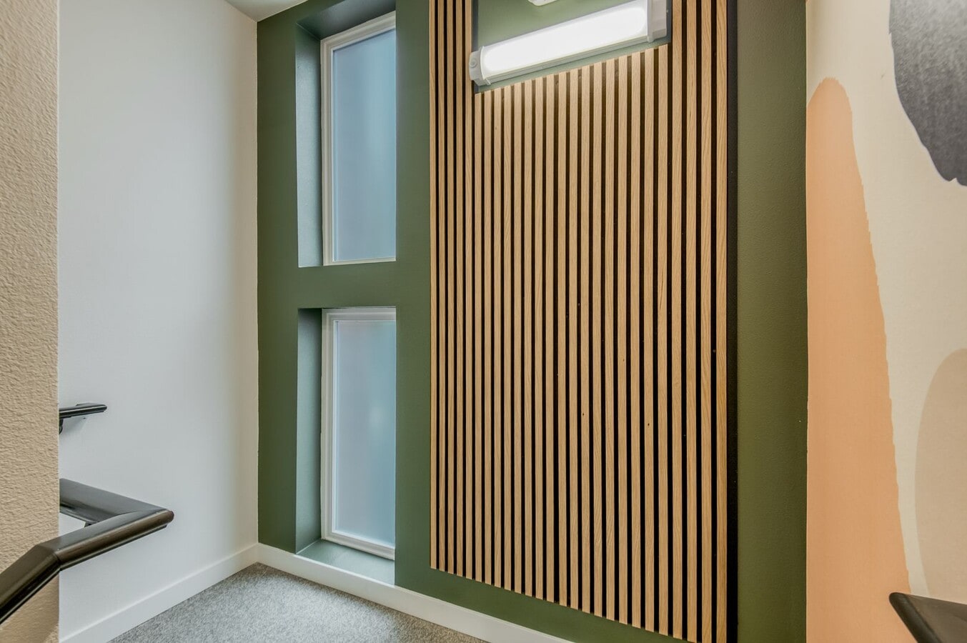 Stairs landing - West Lombard