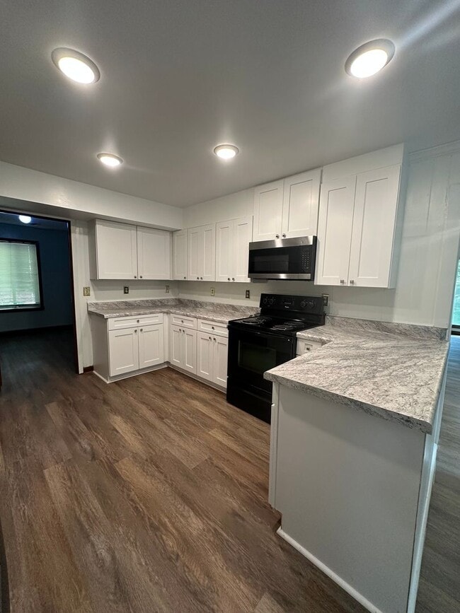 Photo - 6 BR 3 BA House in Colonial Hill Community