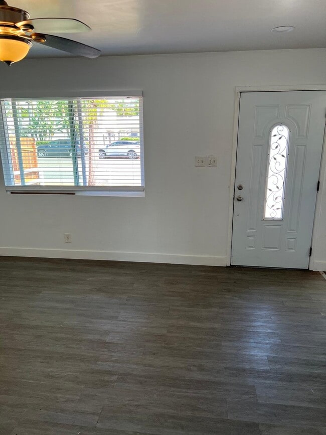 Photo - 1616 E Grand Ave