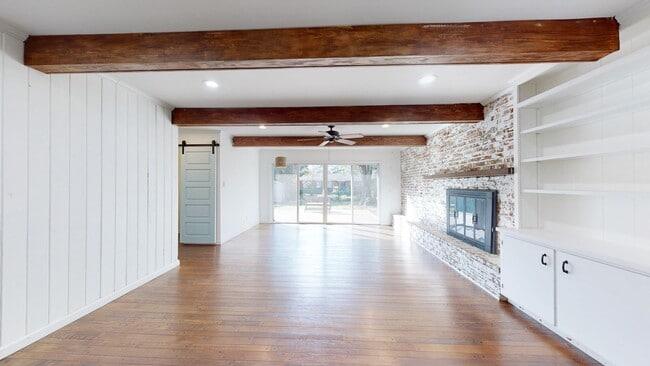 329 Oxford Dr