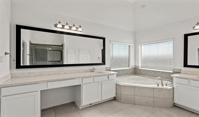 Photo - 10609 Centre Green Way