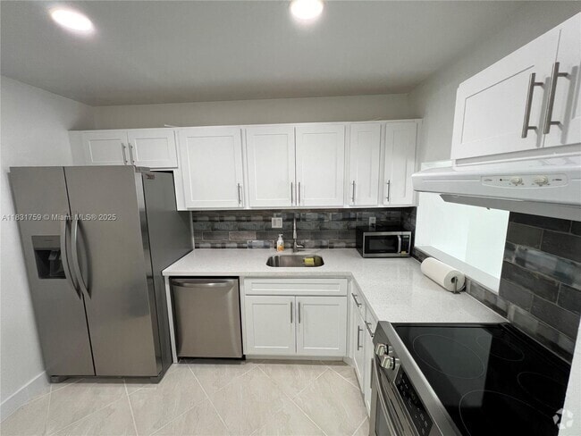 Building Photo - 8000 SW 81st Dr Unit 202 Rental