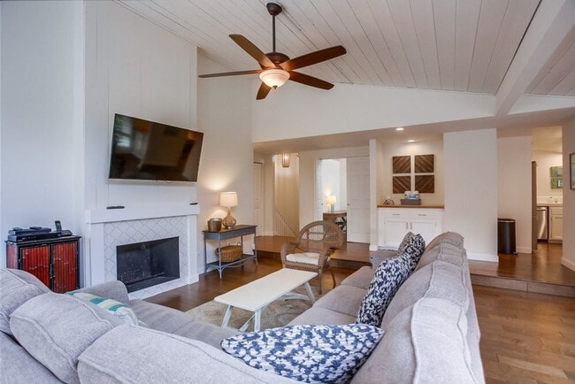 Photo - 561 S Sierra Ave Unit ID1255601P