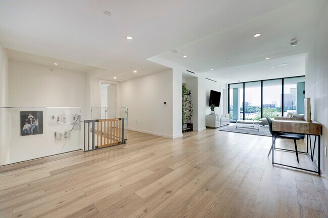 Photo - 3433 Westheimer Rd
