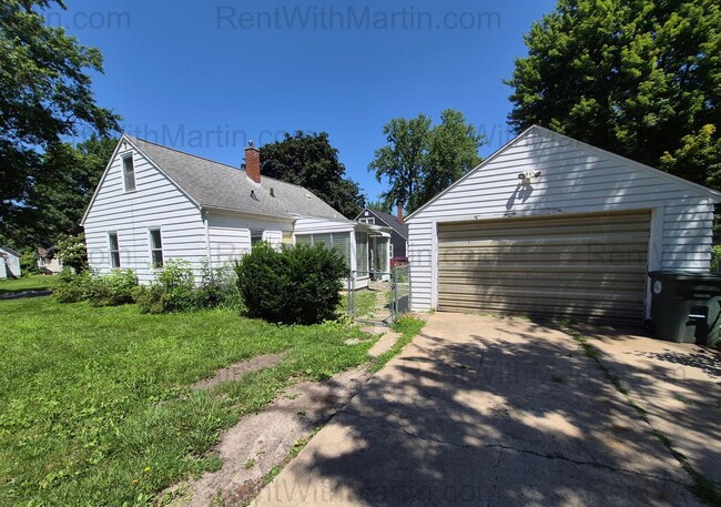 Photo - 925 Hammond Ave