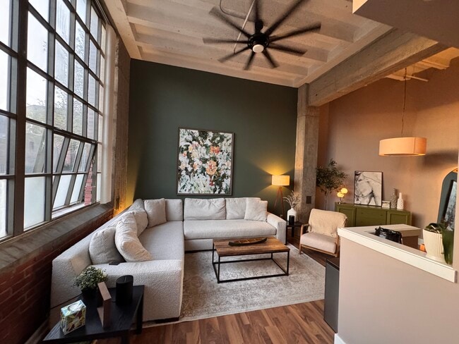 Building Photo - 611 N Park Ave Unit 114