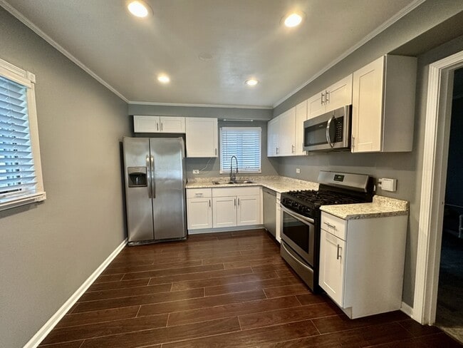 Photo - 420 Indianwood Blvd