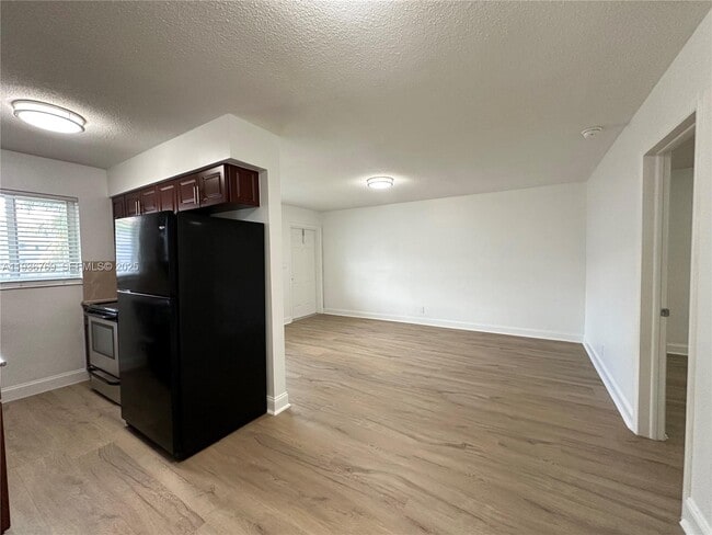 Photo - 110 NE 19th Ave Unit 14