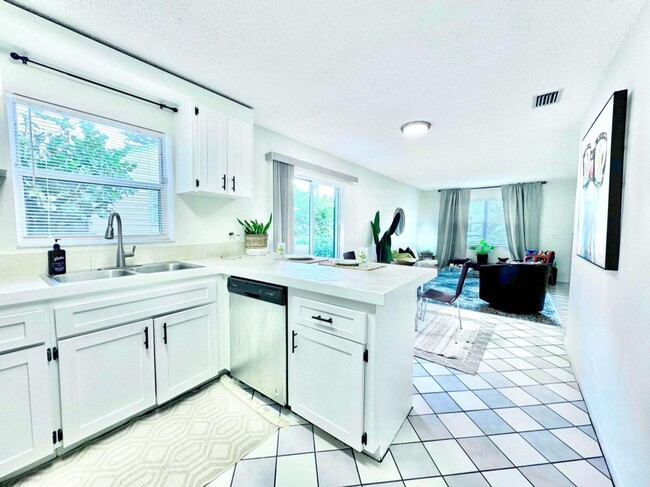 Photo - 707 2nd Ave S