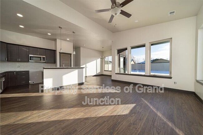 2469 Apex Ave Unidad B