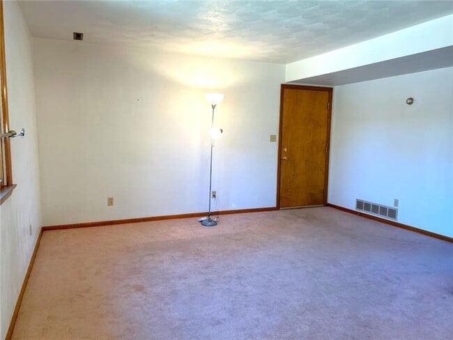 Photo - 120 Luanne Dr Unidad Apt 1