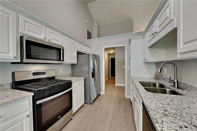 Photo - 638 Castlebrooke Way SE