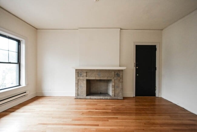 Photo - 1034 Dempster St Unidad E4