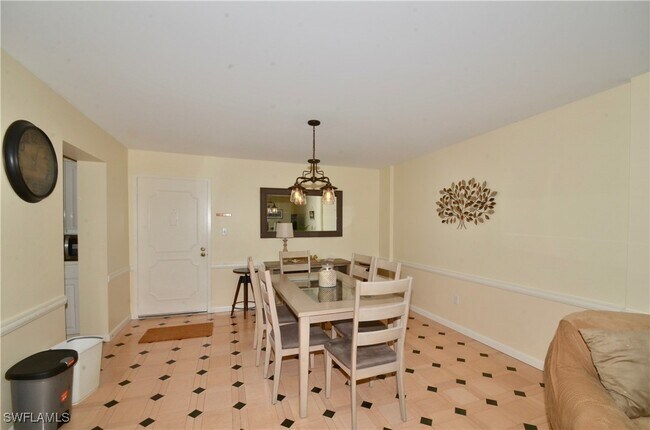 Photo - 555 Park Shore Dr Unidad B-309