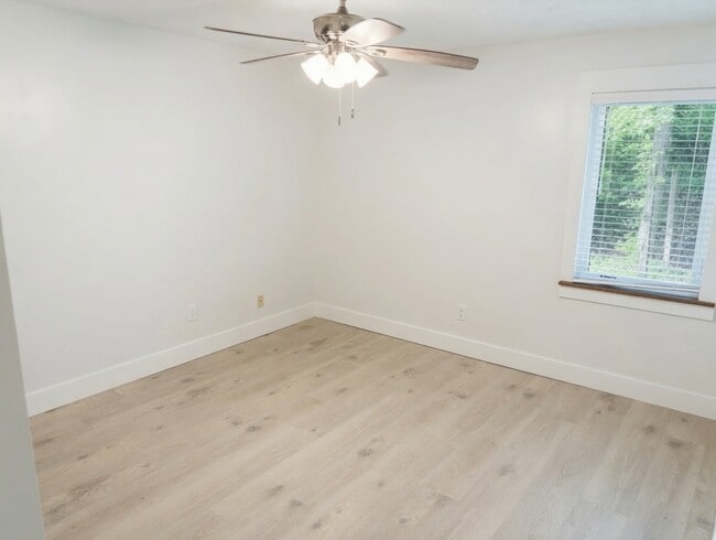 Photo - 1123 White Oak Dr